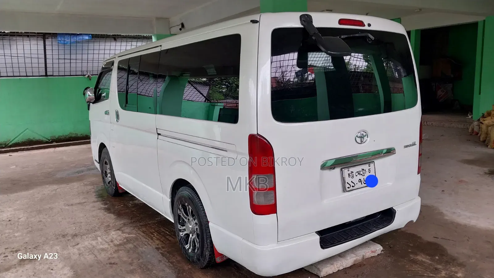 Toyota HiAce 2011 White