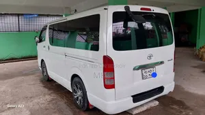 Toyota HiAce 2011 White