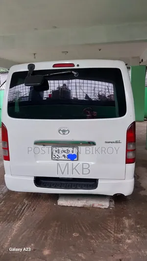Toyota HiAce 2011 White