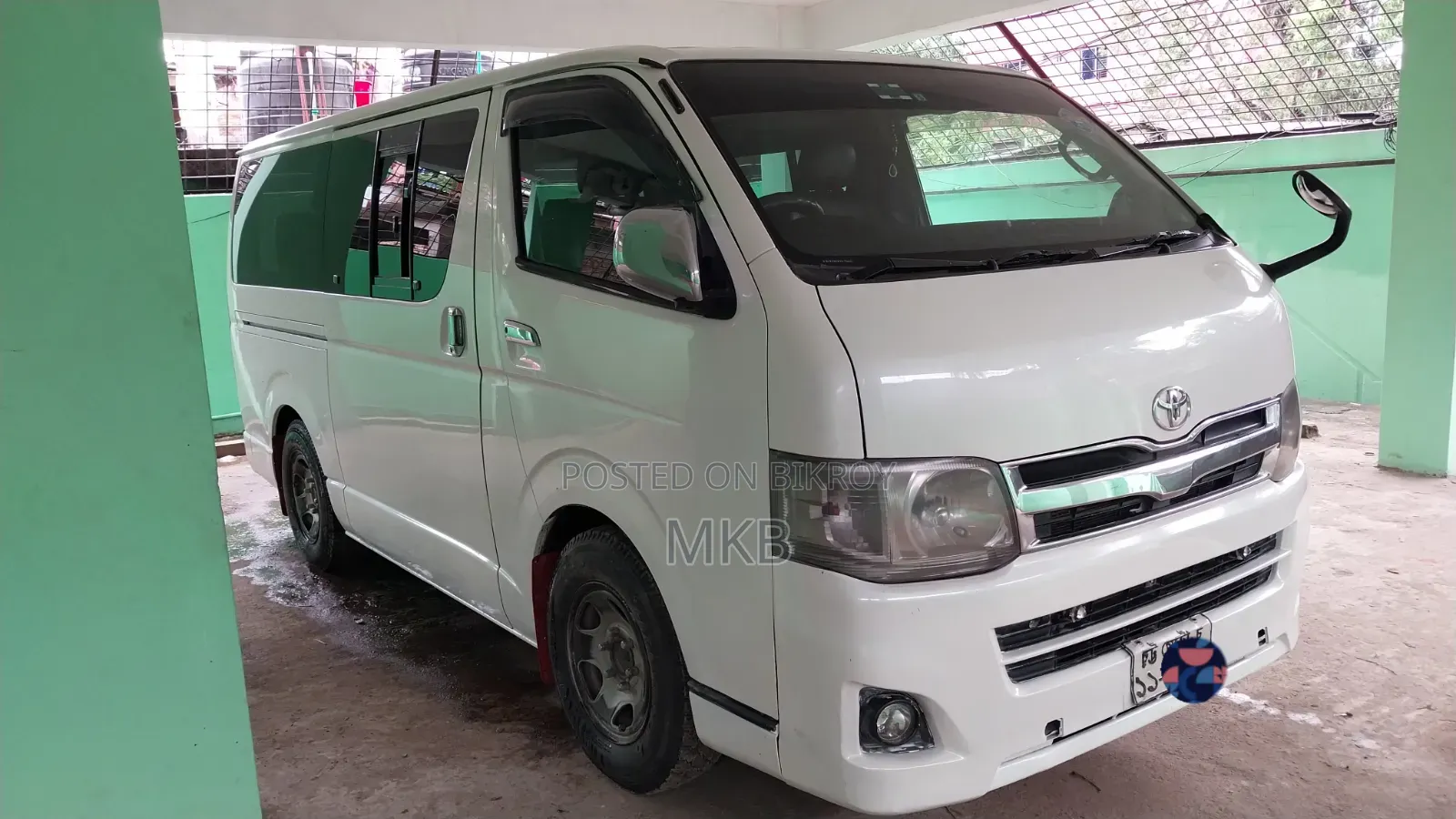 Toyota HiAce 2011 White