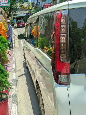 Toyota Noah 1.8 FWD Hybrid (7 Seater) 2014 Pearl