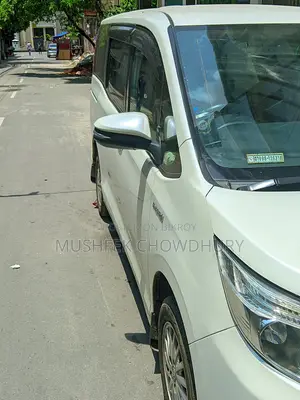 Toyota Noah 1.8 FWD Hybrid (7 Seater) 2014 Pearl