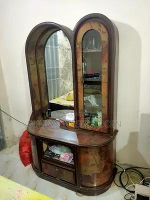 ড্রেসিং টেবিল