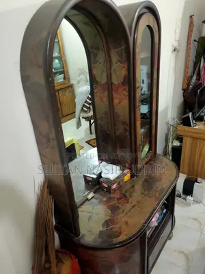 ড্রেসিং টেবিল