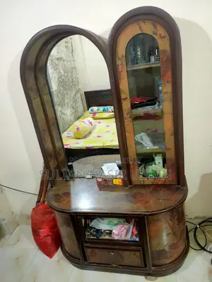 ড্রেসিং টেবিল