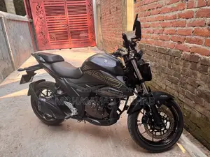 সুজুকি জিক্সার ২৫০ ২০২৫ কালো
