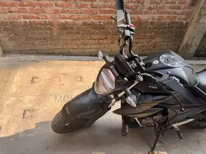 সুজুকি জিক্সার ২৫০ ২০২৫ কালো