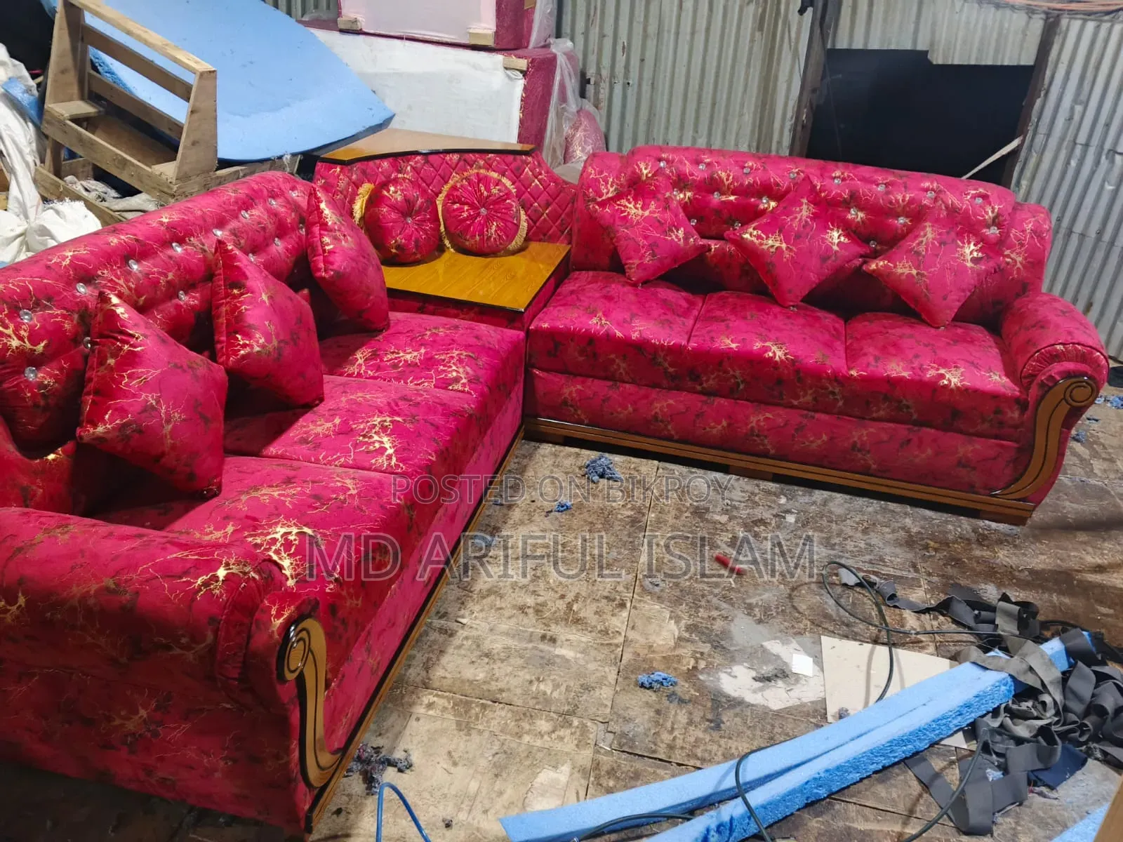 Get eye-catching sofas at wholesale rates from our factory
