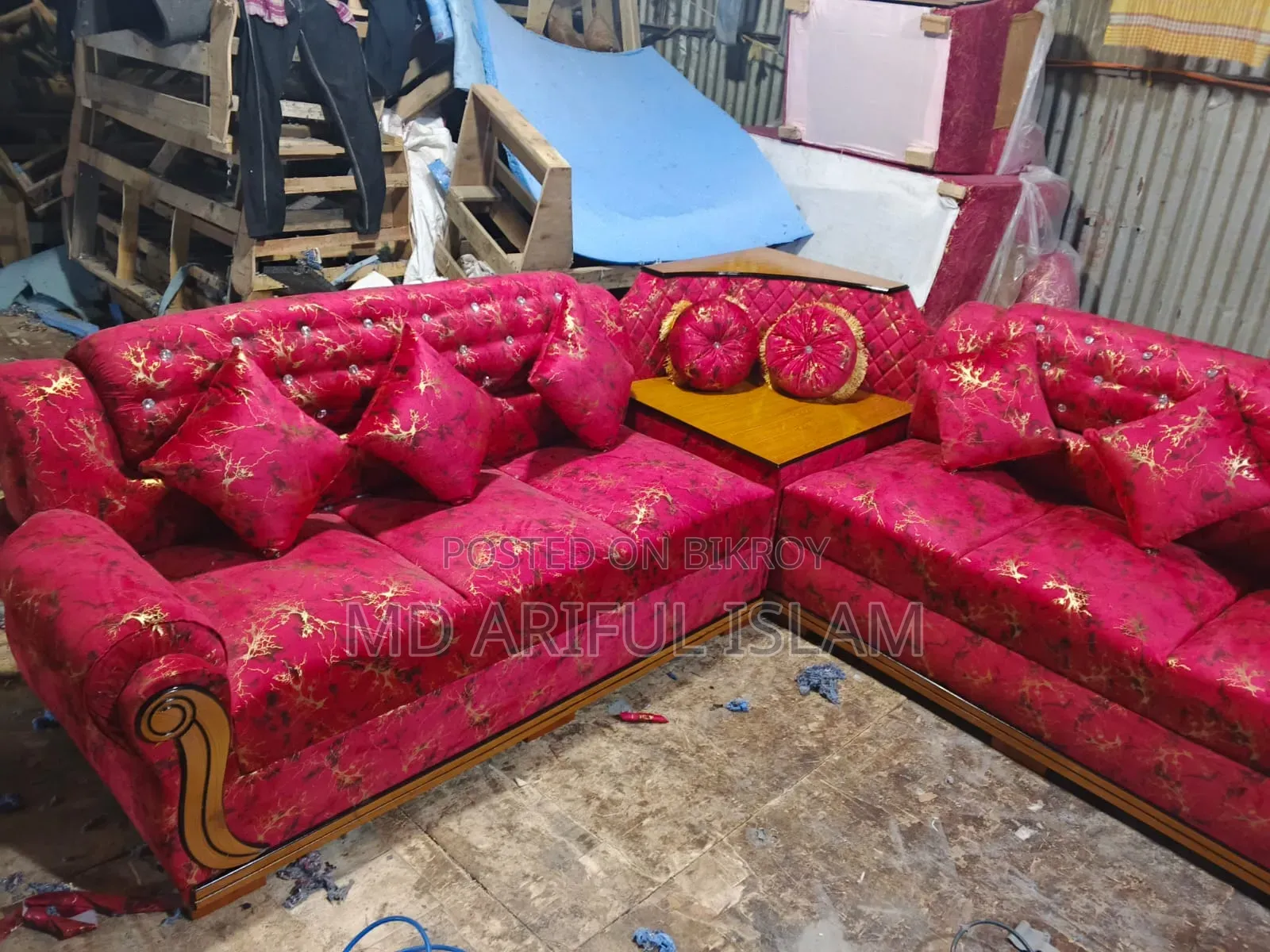 Get eye-catching sofas at wholesale rates from our factory
