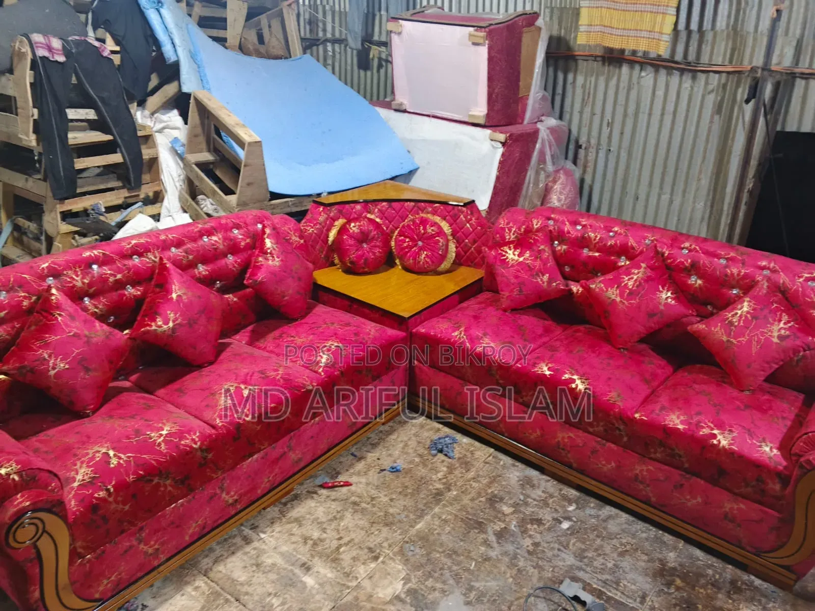 Get eye-catching sofas at wholesale rates from our factory