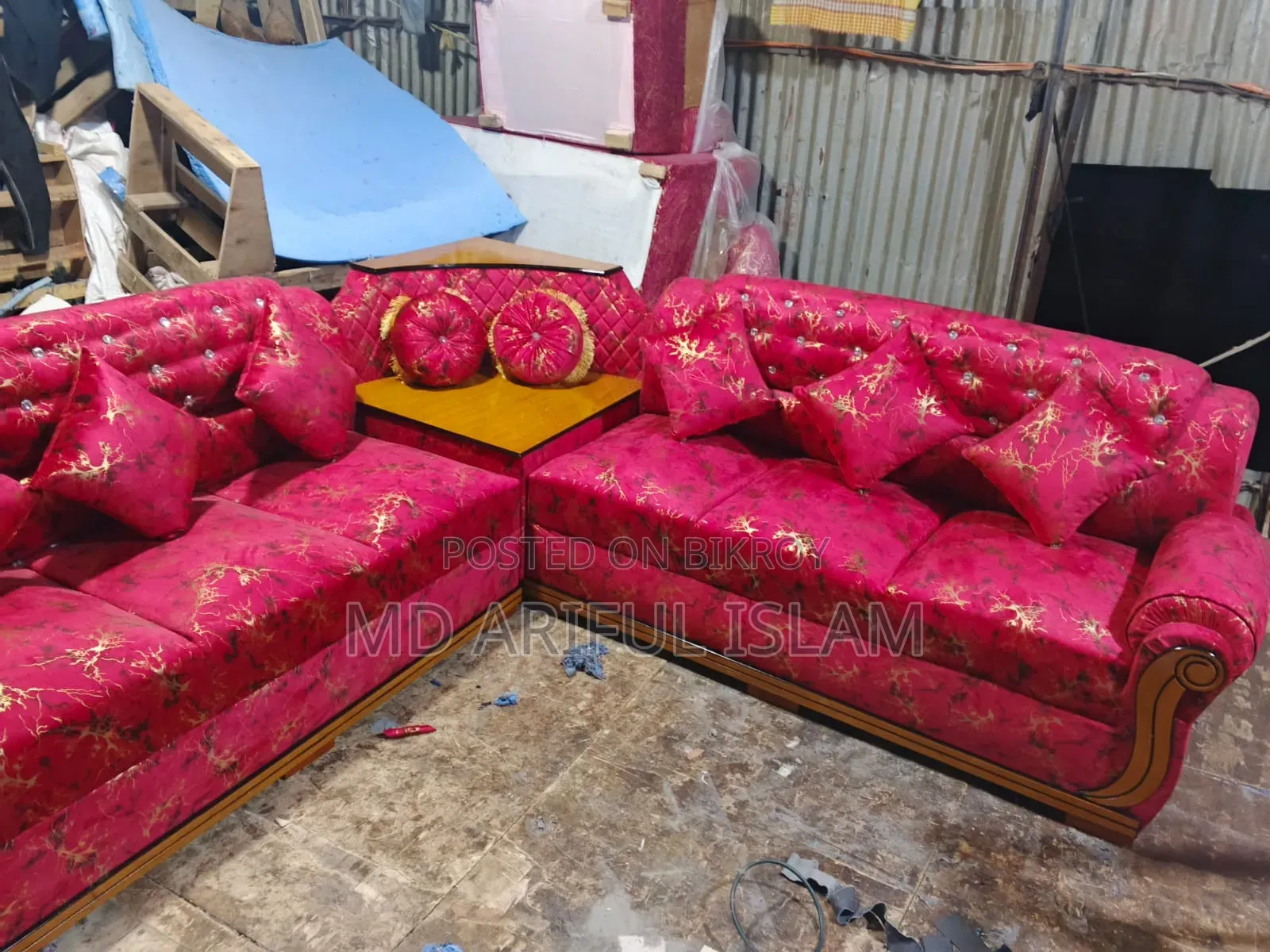 Get eye-catching sofas at wholesale rates from our factory