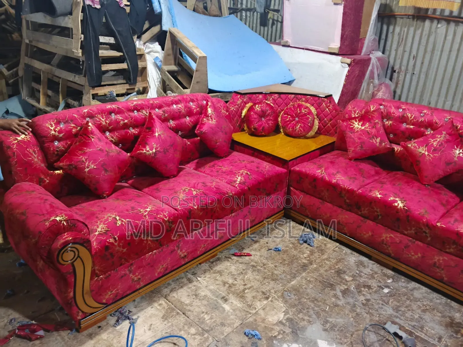 Get eye-catching sofas at wholesale rates from our factory