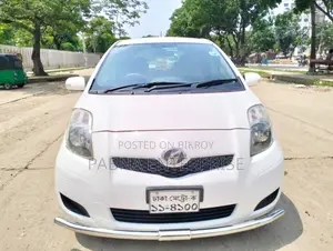 Toyota Vitz 2009 White