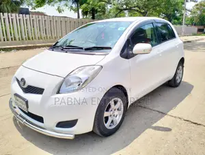 Toyota Vitz 2009 White