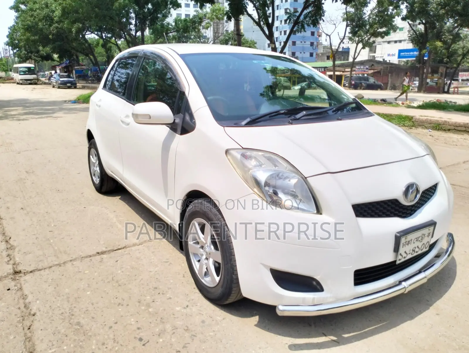 Toyota Vitz 2009 White