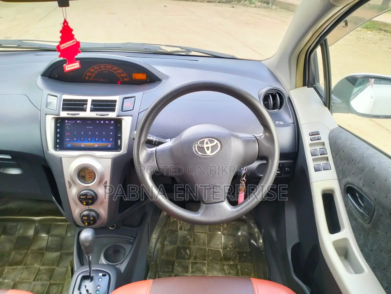 Toyota Vitz 2009 White