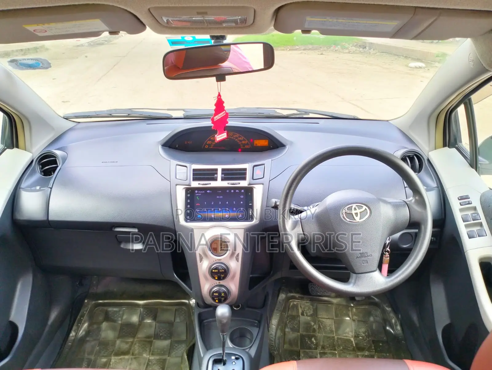 Toyota Vitz 2009 White