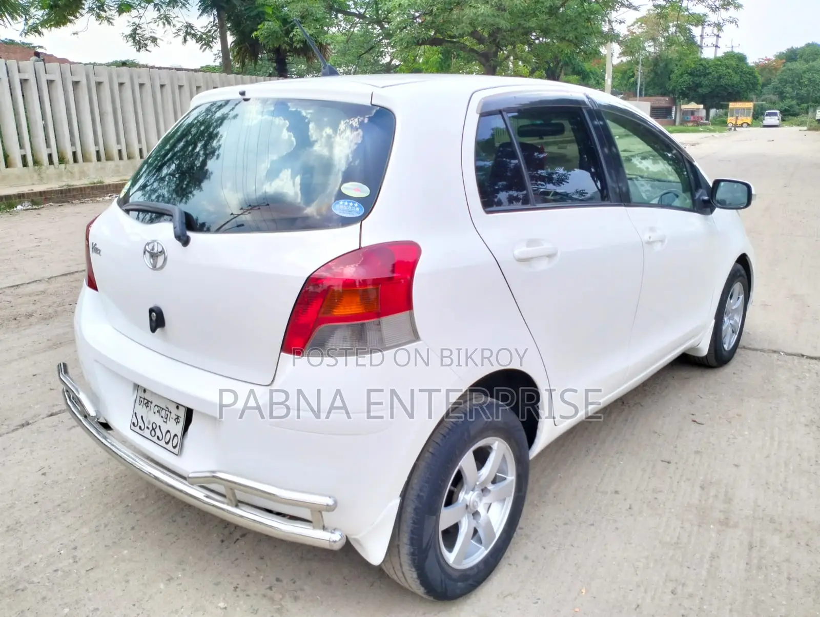 Toyota Vitz 2009 White