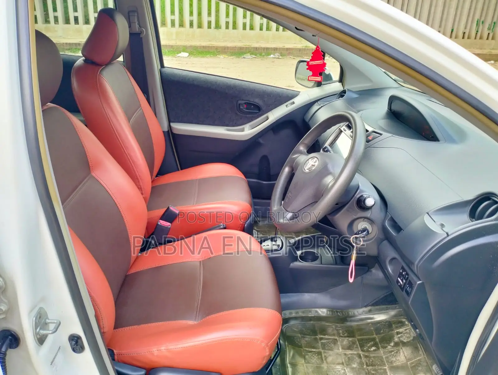 Toyota Vitz 2009 White