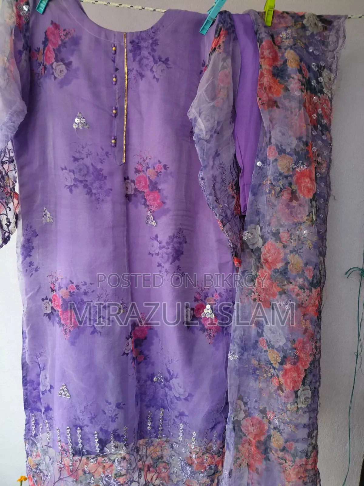 Selling Three-Piece Set