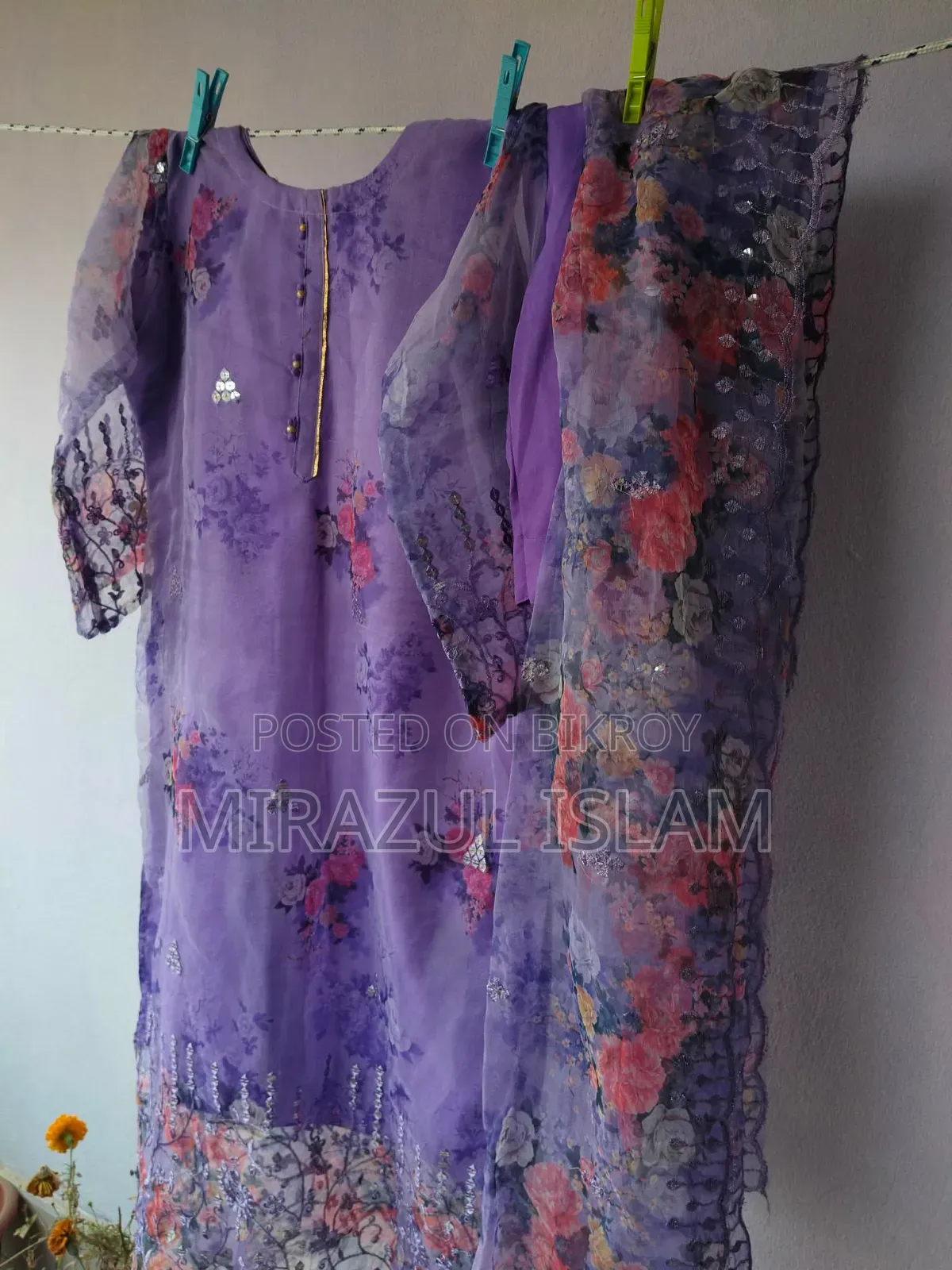 Selling Three-Piece Set