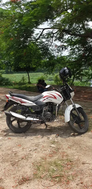 TVS Metro 2016 White