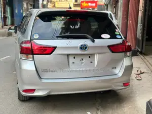 Toyota Corolla Fielder 1.5 Hybrid FWD 2020 Silver