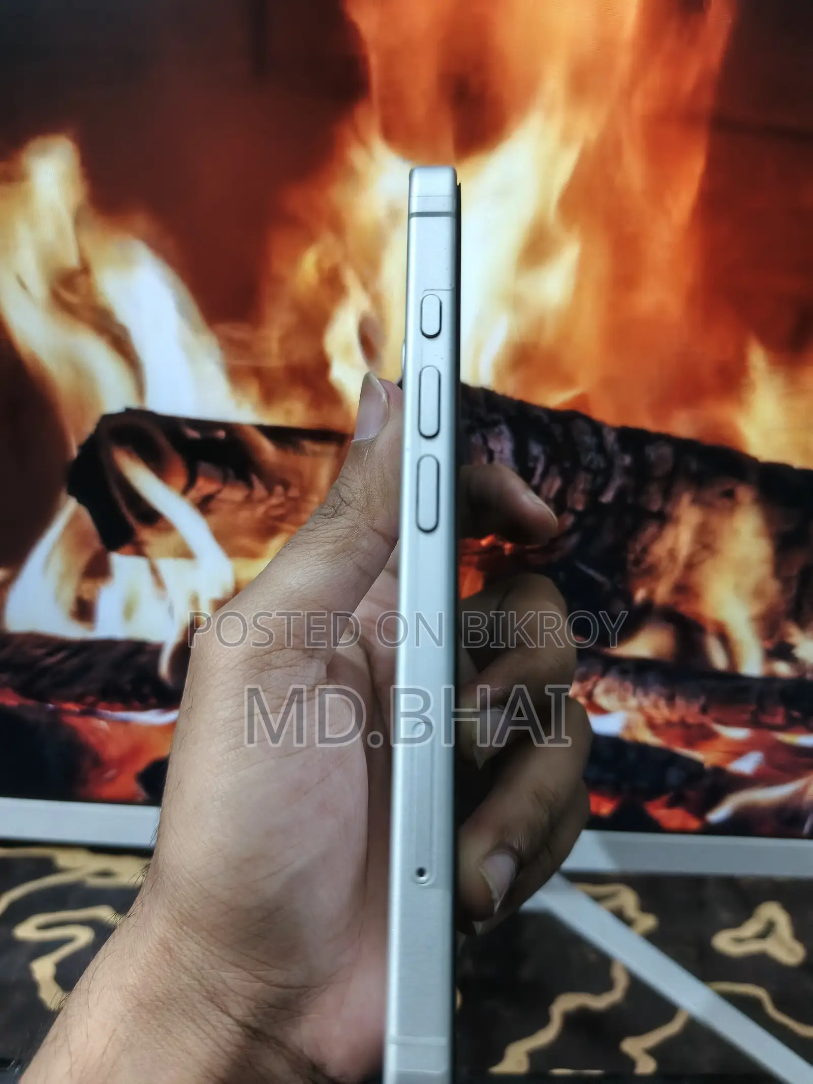 New Apple iPhone 16 128 GB White