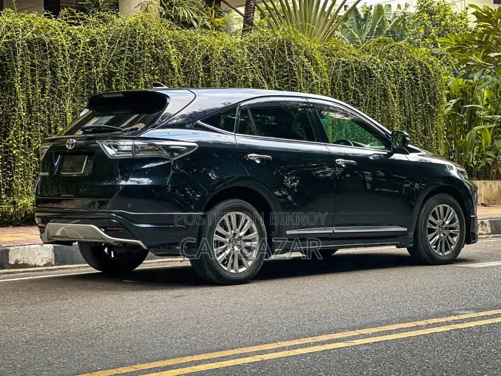 Toyota Harrier 2.0 2014 Black