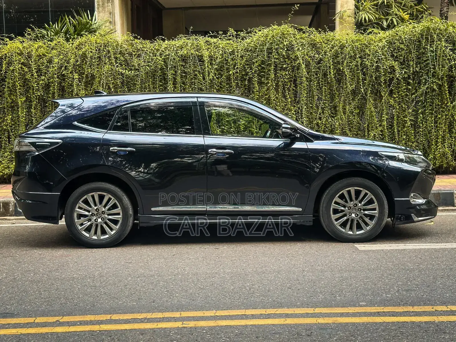 Toyota Harrier 2.0 2014 Black