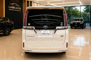 Toyota Esquire 1.8 FWD Hybrid (7 Seater) 2018 Pearl