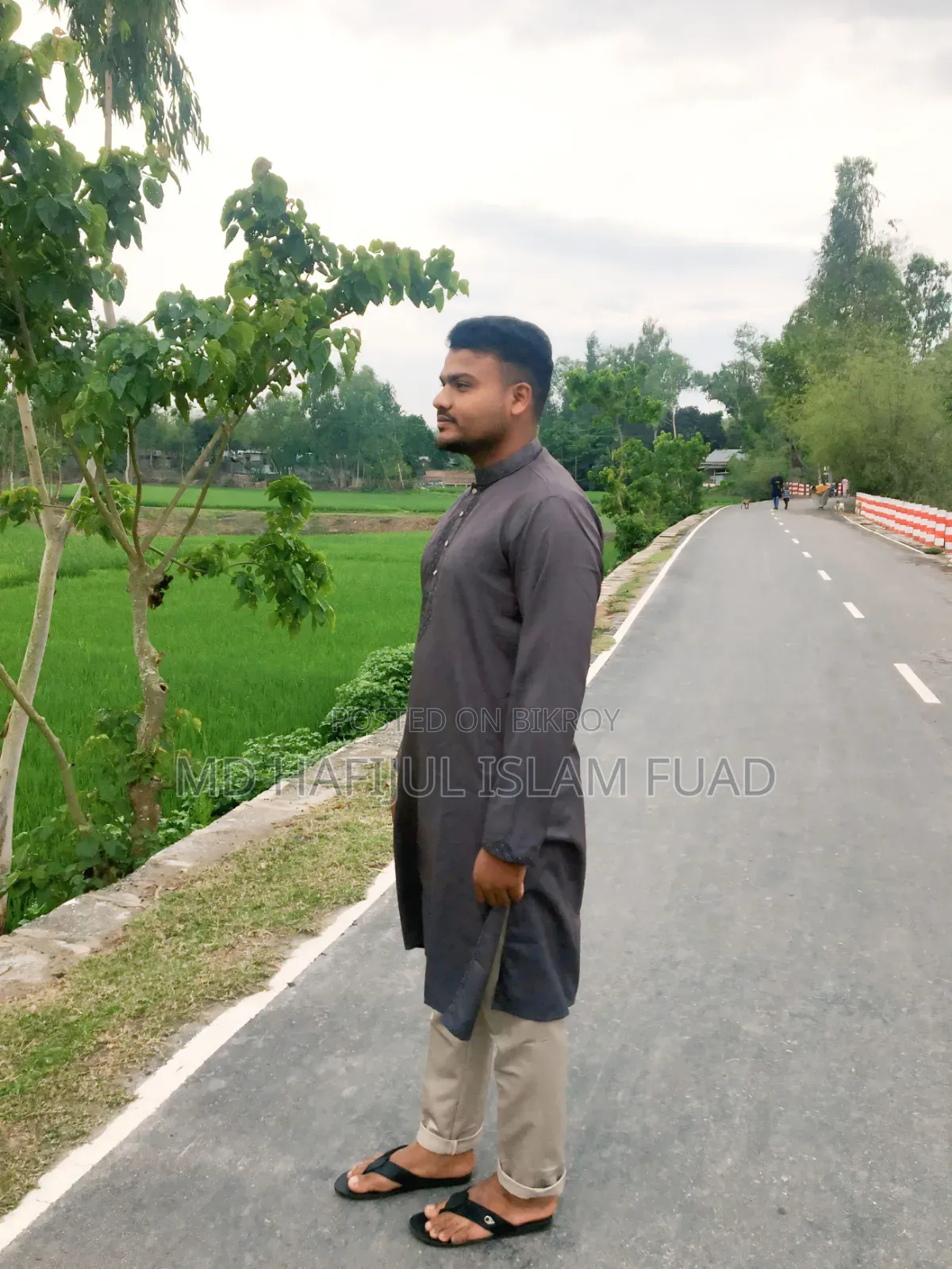 আমি একটি জব খুজতেছি