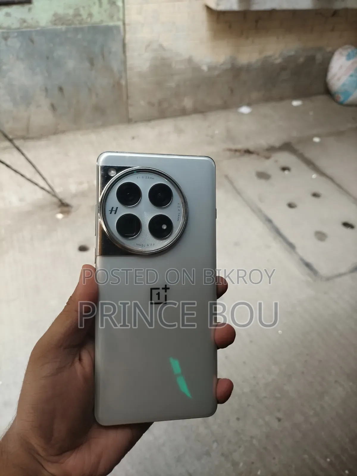 ওয়ানপ্লাস ১২ ২৫৬ জিবি সাদা
