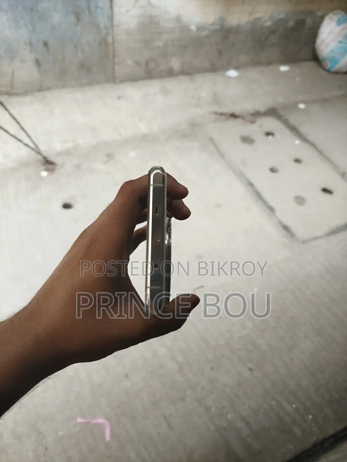ওয়ানপ্লাস ১২ ২৫৬ জিবি সাদা