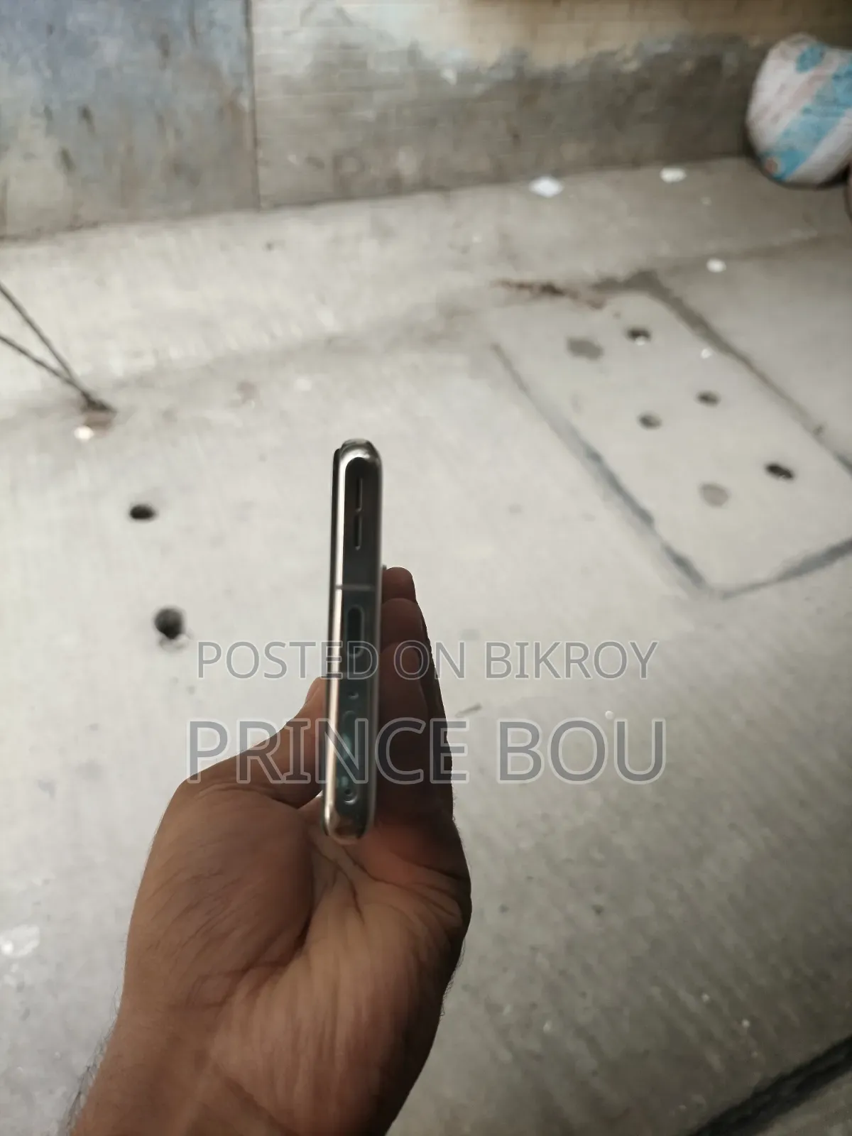 ওয়ানপ্লাস ১২ ২৫৬ জিবি সাদা