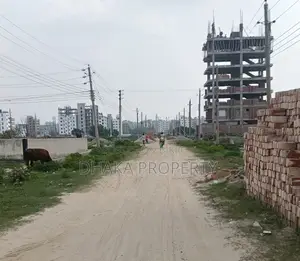 60ft Rd 3 Katha Park West at Sector-17/B