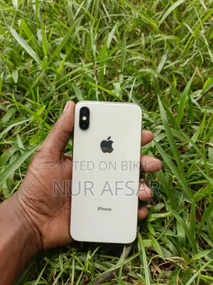 Apple iPhone X 64 GB Red