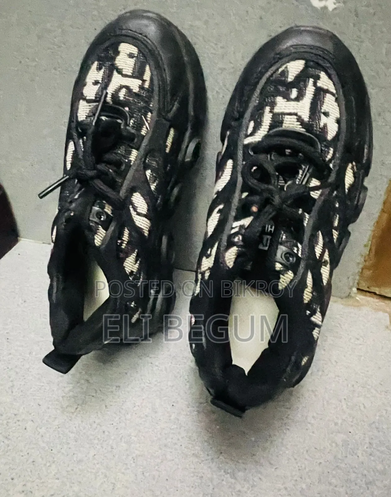 Kids Fashion Sneakers (Dressy Casual Shoes) Size 29