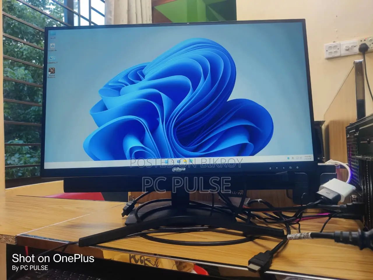 Dahua 22" Full HD 100Hz Ultra-Slim Monitor - Like New (With Box)