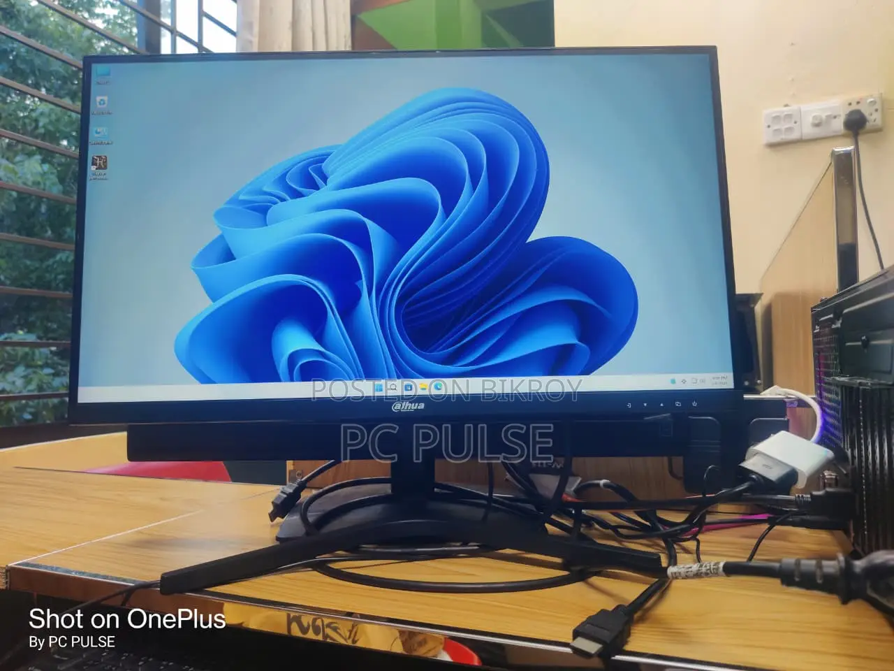 Dahua 22" Full HD 100Hz Ultra-Slim Monitor - Like New (With Box)