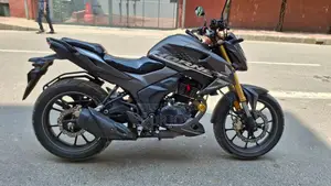 হোন্ডা হর্নেট ২০২৫ ব্ল্যাক