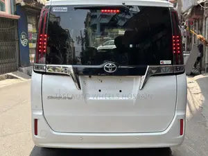 Toyota Esquire 2.0 FWD (7 Seater) 2020 Black