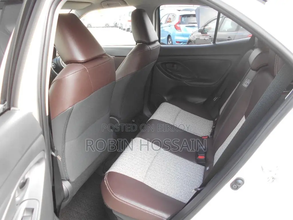 Toyota Yaris Cross 1.5 Hybrid AWD 2021 Pearl