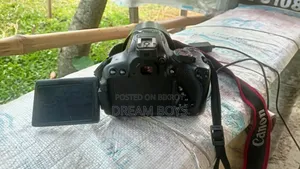 Canon 700d With Box. 55-250 Zoom Lenc