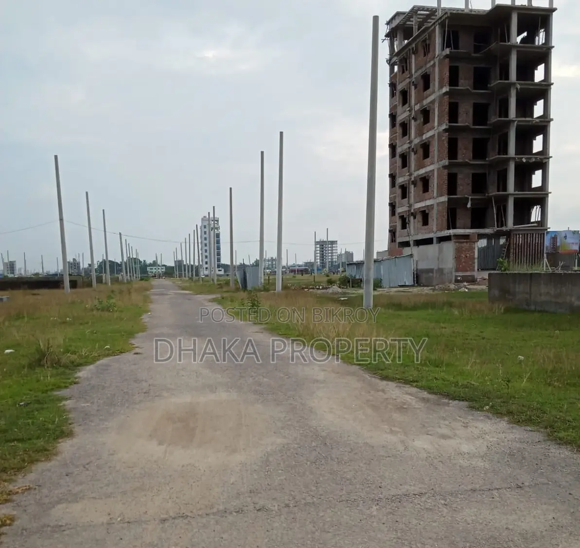 Lake Facing Land Sale 3 Katha Sector-17/J