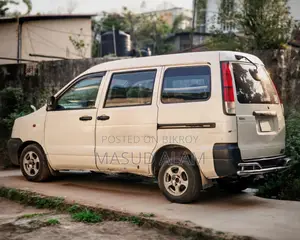 Toyota Noah 2003 White