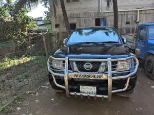 Nissan Navara 2010 Black