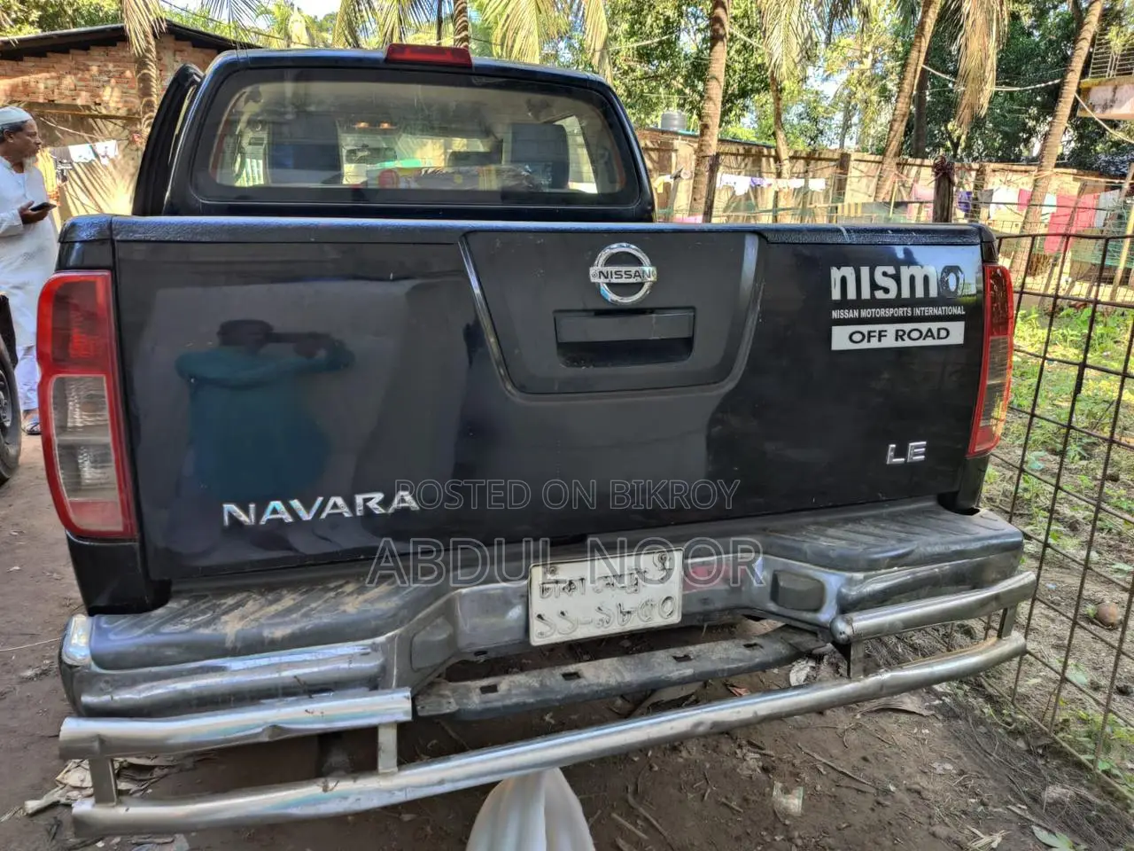 Nissan Navara 2010 Black