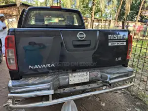 Nissan Navara 2010 Black