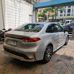 টয়োটা করোলা ২০২০ সিলভার